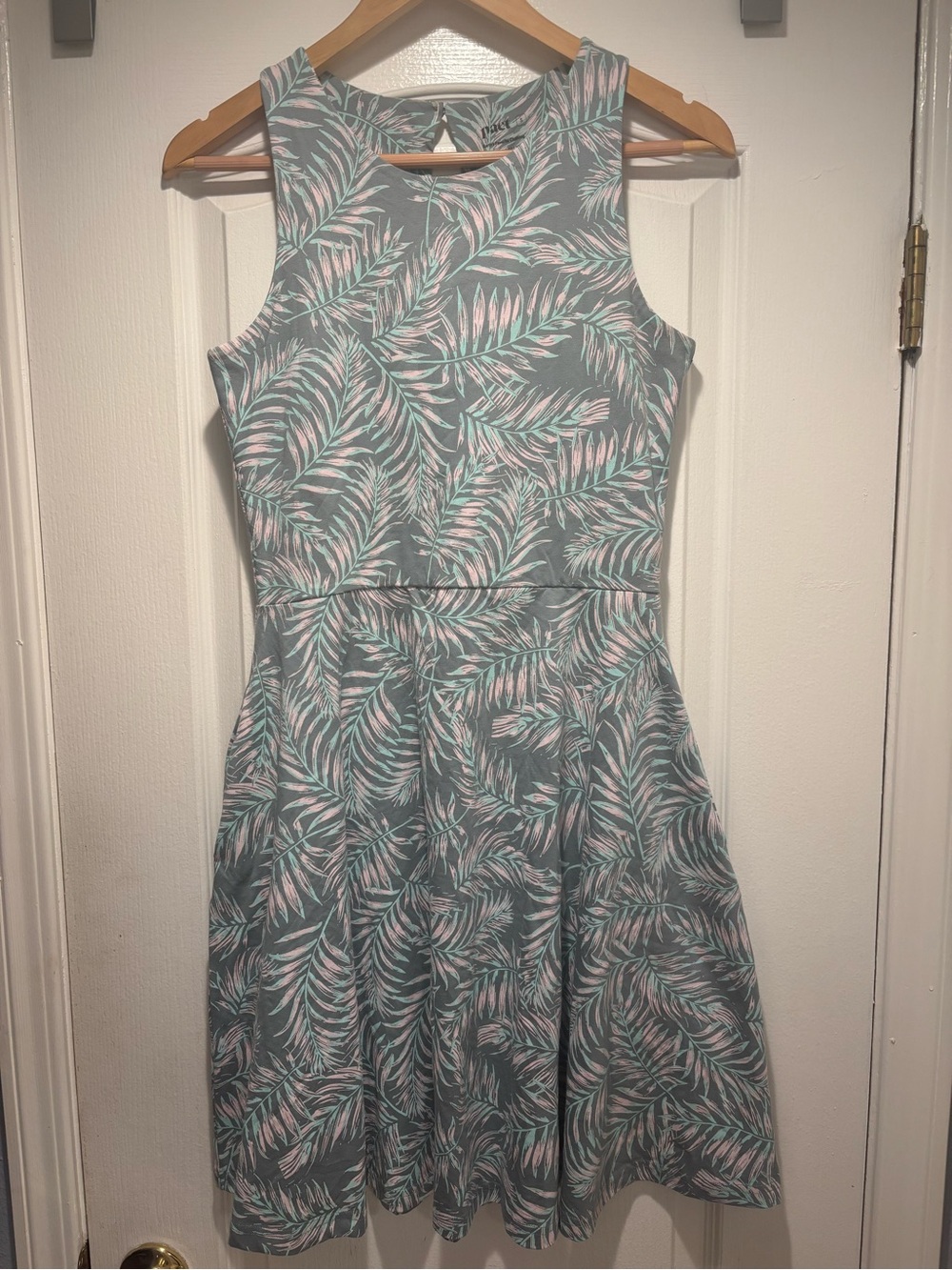 Pact Organic Cotton Stretch Keyhole Back Leaf Print Midi Dress in Gray Mint Pink